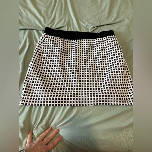 Lou & Gray black and white skirt size medium-gently worn no flaws - Picture 5 of 7